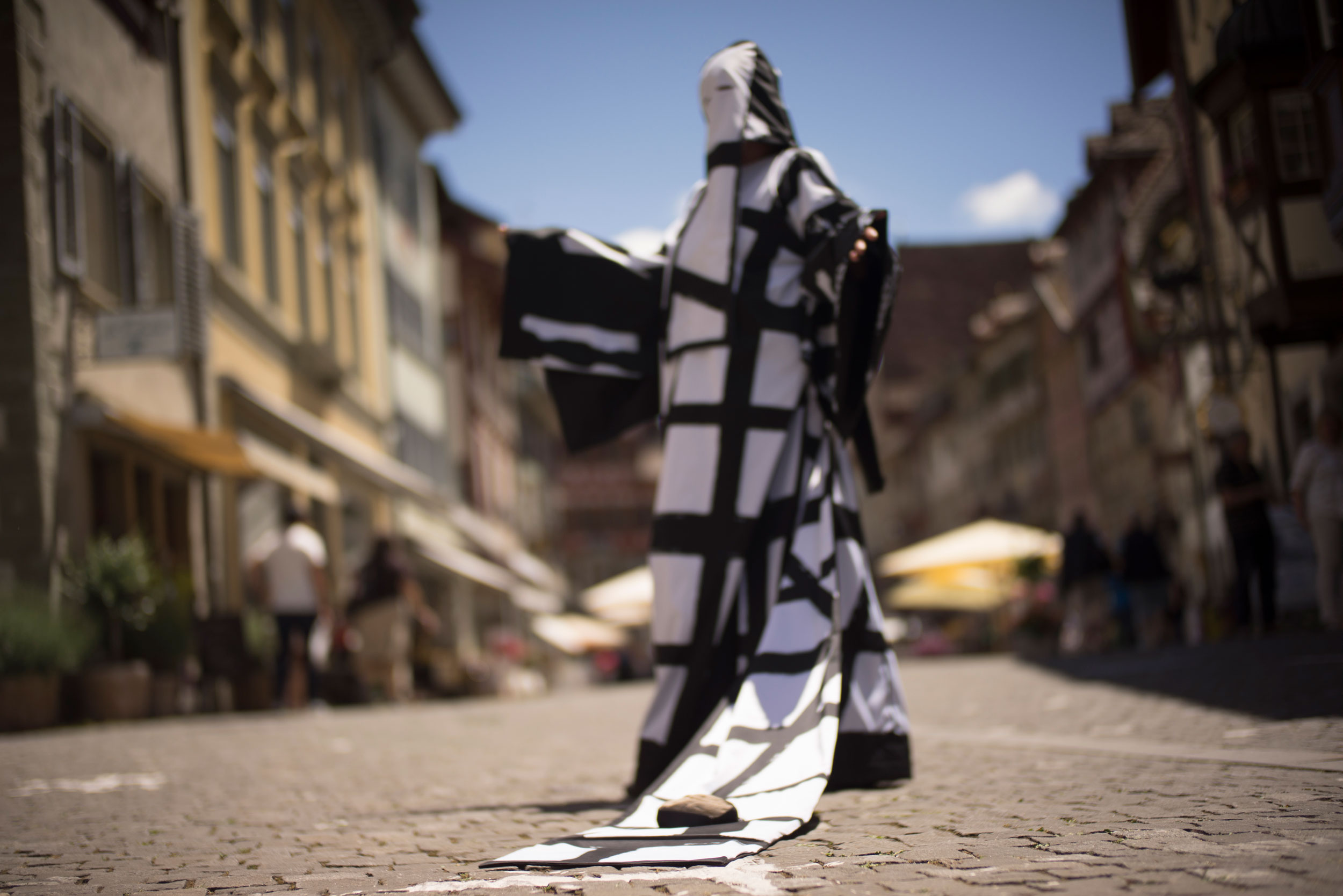 Susan_Hefuna_18_costume_stein